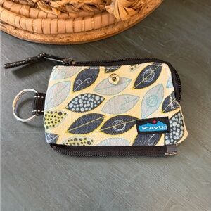 Kavu Big Spender zippy  trim-fold wallet with leaf pattern. Snap closure